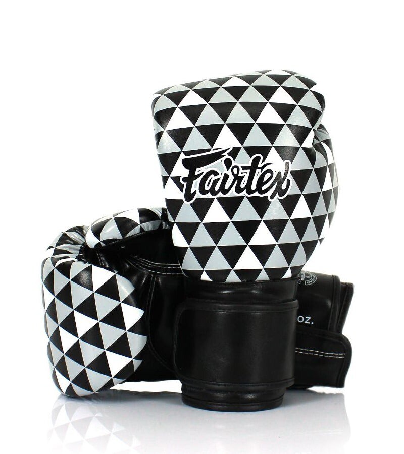 Боксерские перчатки Fairtex Art Collections Microfiber Optical Art-Prism 1964, 8 oz., черный
Боксерские перчатки Fairtex Art Collections Microfiber Optical Art-Prism 1964, 8 oz., черный