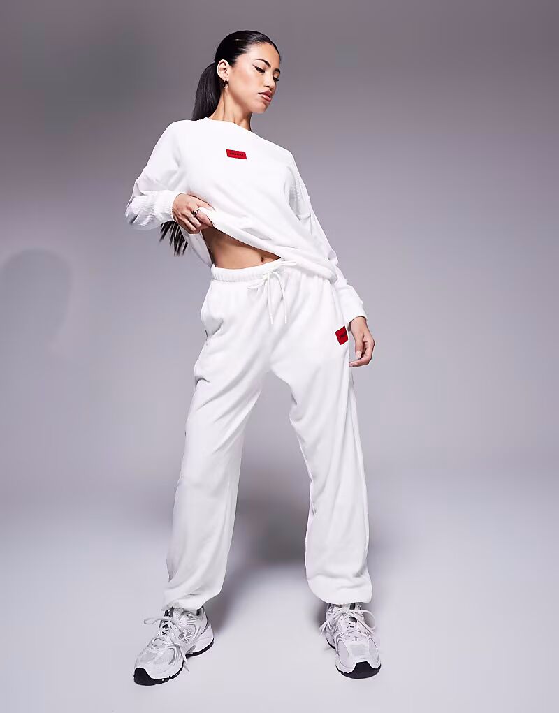 Уютные спортивные брюки HUGO Bodywear Neve в оттенке белого Hugo Red
Уютные спортивные брюки HUGO Bodywear Neve в оттенке белого Hugo Red