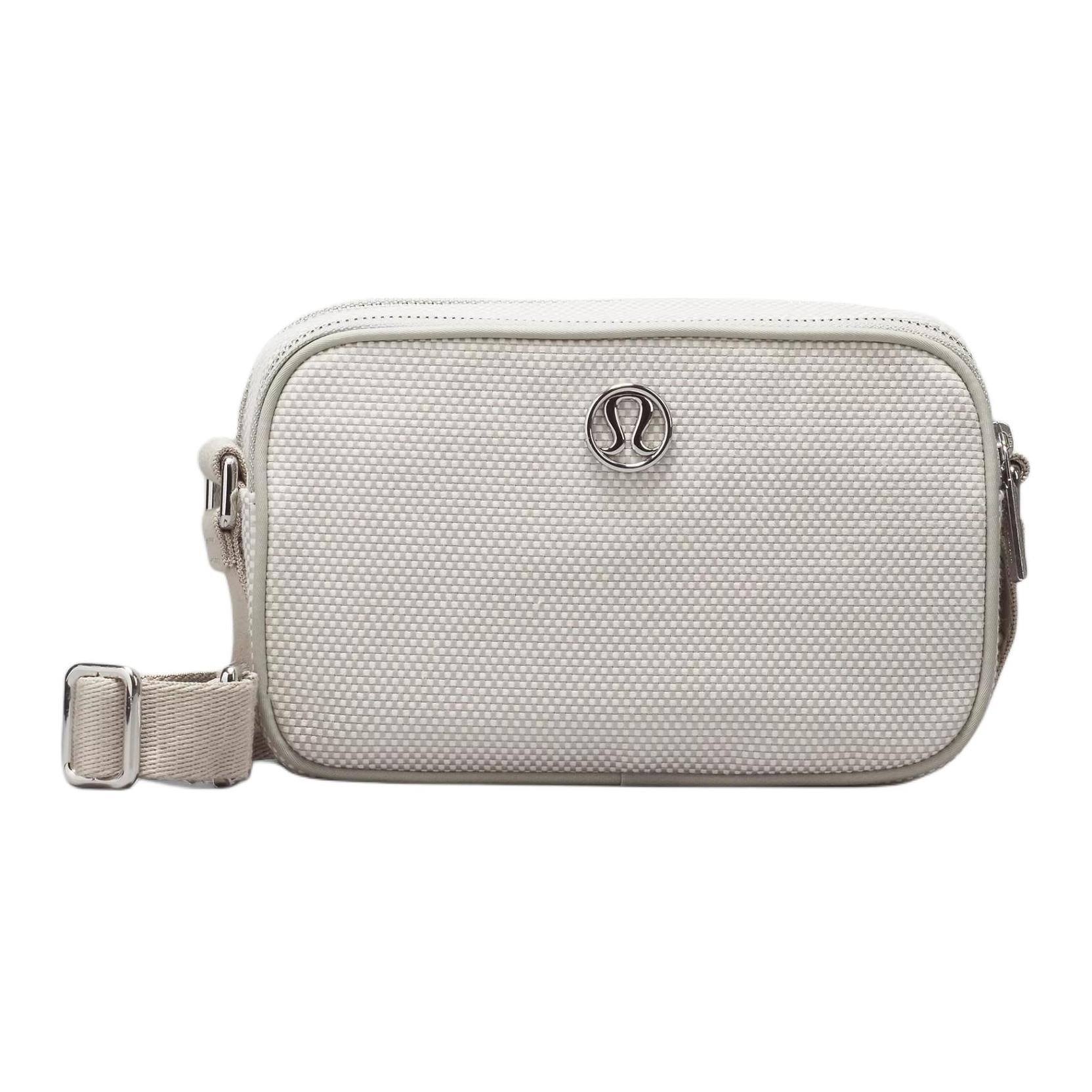 Сумка через плечо для фотоаппарата, кросс-боди Unisex Mohave Brown & Light Ivory & Original Linen Lululemon, Mohave коричневый & светло-айвори & Original Linen
Сумка через плечо для фотоаппарата, кросс-боди Unisex Mohave Brown & Light Ivory & Original Linen Lululemon, Mohave коричневый & светло-айвори & Original Linen