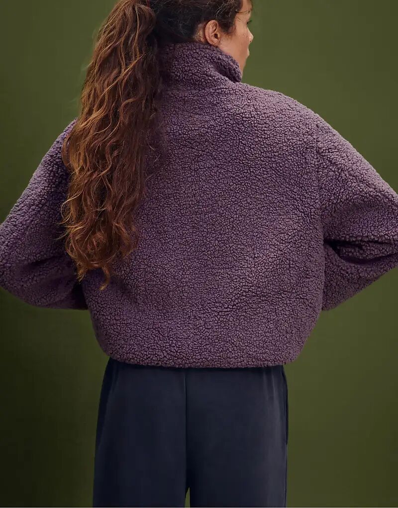 Куртка Stradivarius на молнии с подкладкой из искусственной овчины фиолетового цвета
Куртка Stradivarius на молнии с подкладкой из искусственной овчины фиолетового цвета