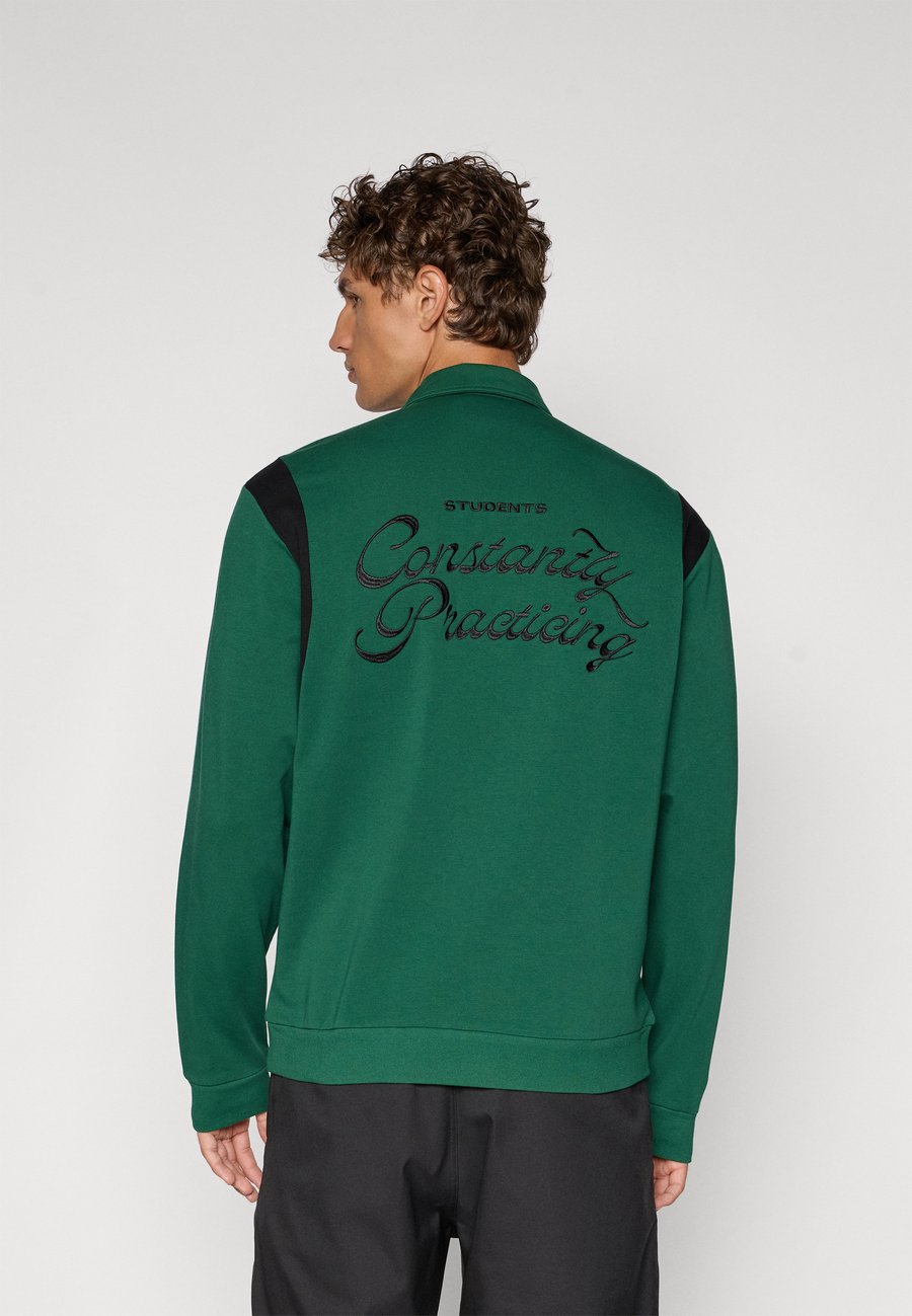 Поло Students CLIVE, Pine/Dark Green, Зеленый, Поло Students CLIVE, Pine/Dark Green
Поло Students CLIVE, Pine/Dark Green, Зеленый, Поло Students CLIVE, Pine/Dark Green