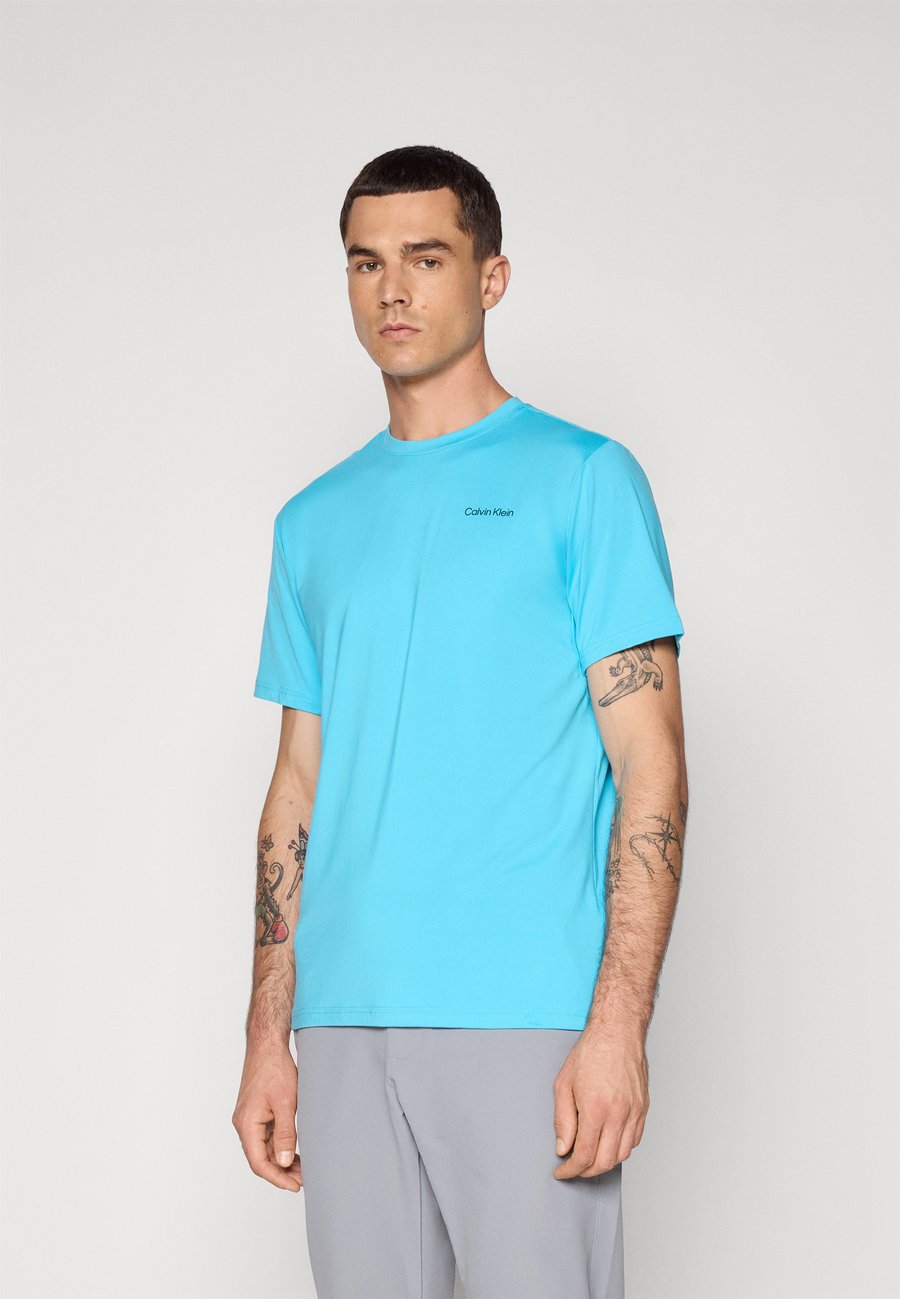 Футболка Calvin Klein Golf NEWPORT TEE, Aquarius/Light Blue, Синий, Футболка Calvin Klein Golf NEWPORT TEE, Aquarius/Light Blue
Футболка Calvin Klein Golf NEWPORT TEE, Aquarius/Light Blue, Синий, Футболка Calvin Klein Golf NEWPORT TEE, Aquarius/Light Blue