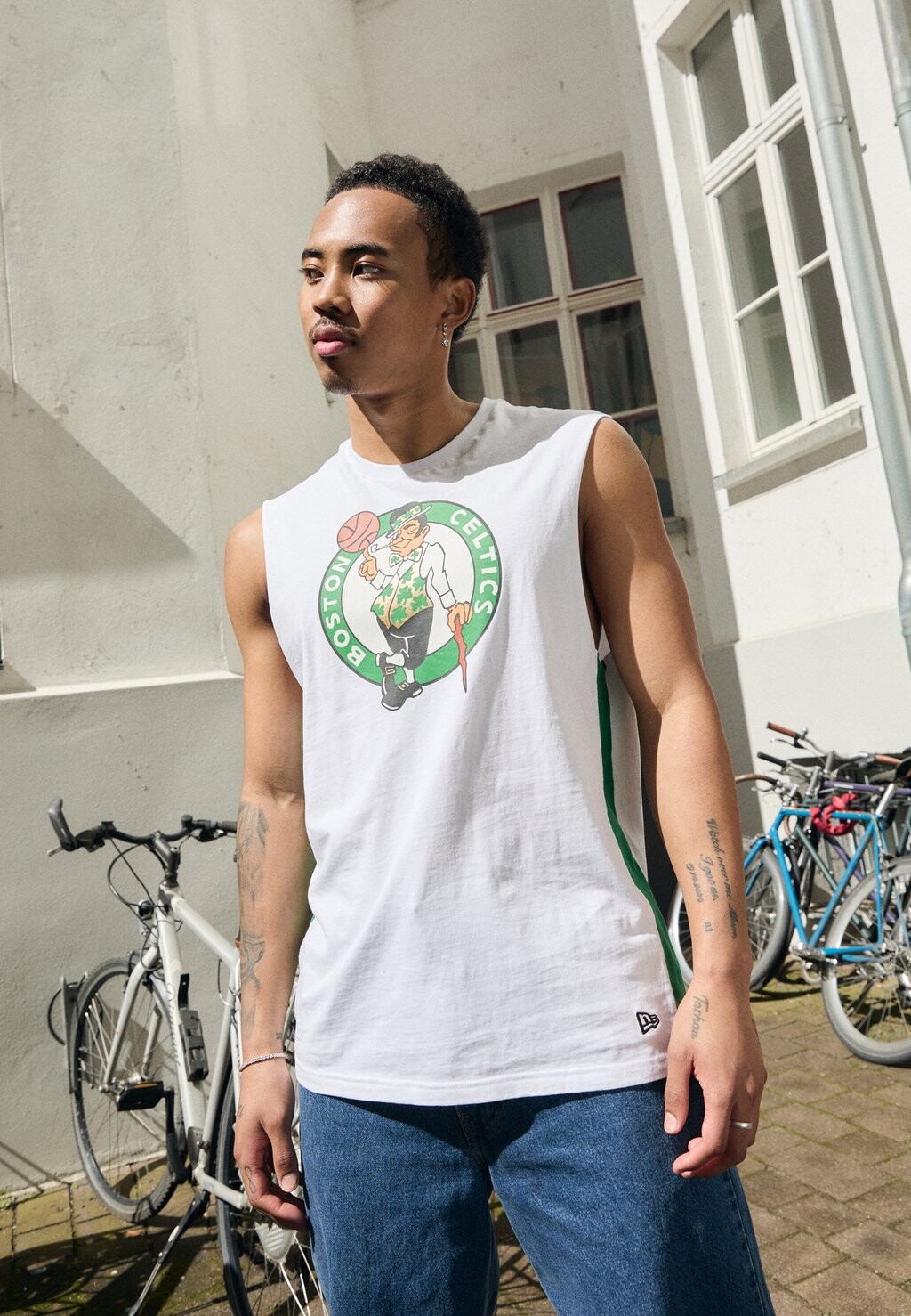 Команда Nba Boston Celtics Color Block Tee New Era, бело-зеленый
Команда Nba Boston Celtics Color Block Tee New Era, бело-зеленый