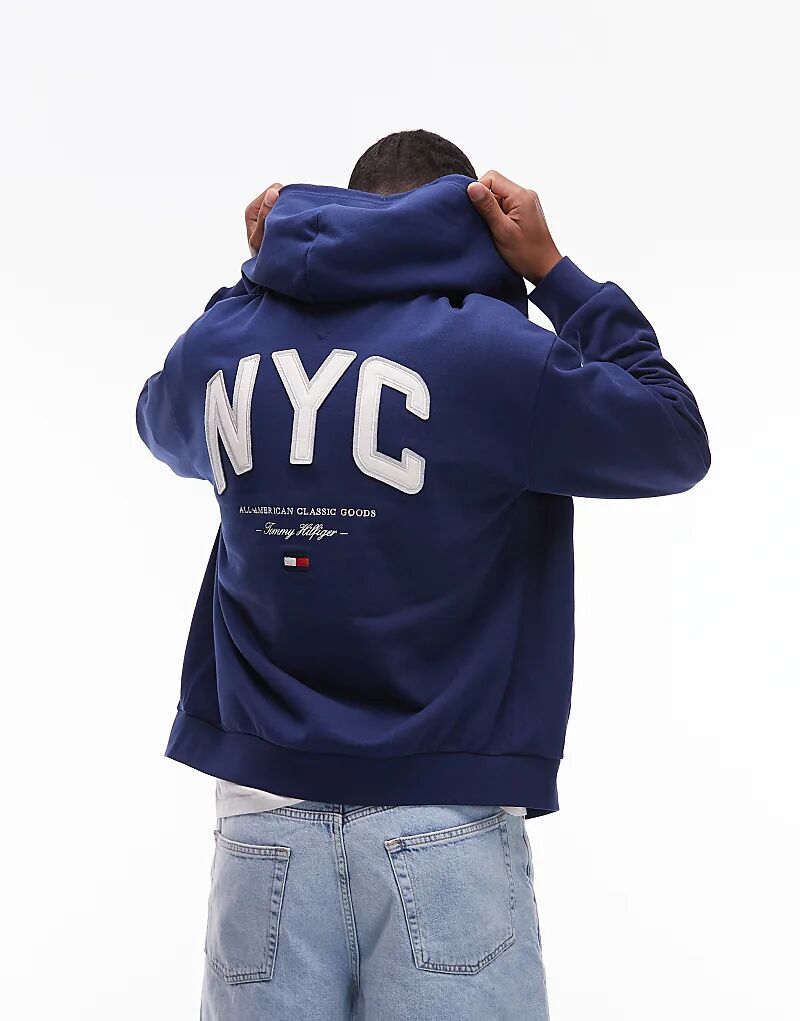 Толстовка с капюшоном и логотипом Tommy Hilfiger в темно-синем цвете на молнии
Толстовка с капюшоном и логотипом Tommy Hilfiger в темно-синем цвете на молнии