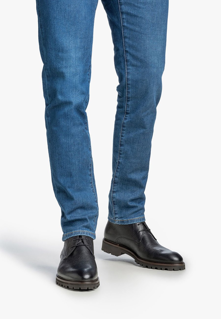 Ботинки Floris van Bommel Lace-up ankle boots, Black
Ботинки Floris van Bommel Lace-up ankle boots, Black