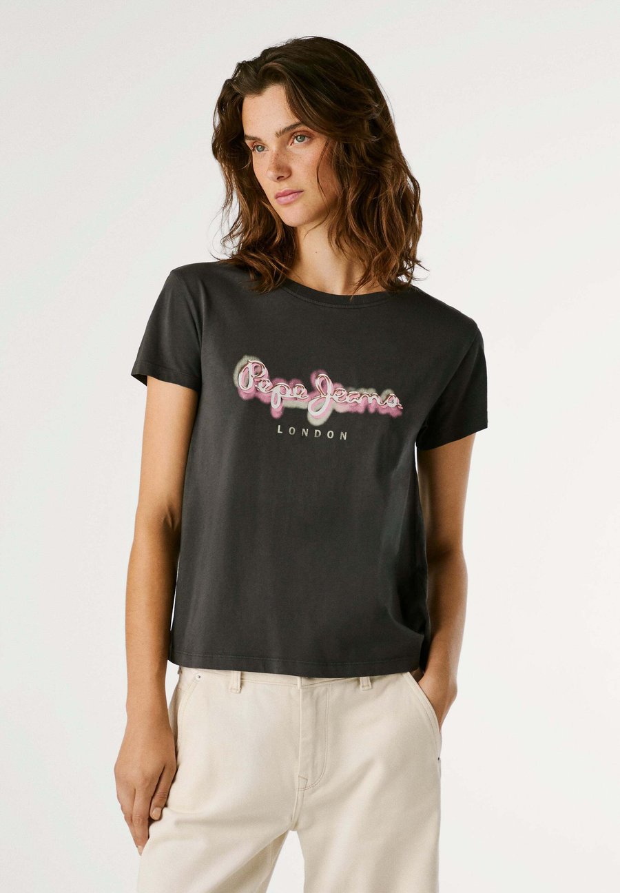 Футболка Pepe Jeans BECKY, Coal Grey/Grey, Серый, Футболка Pepe Jeans BECKY, Coal Grey/Grey
Футболка Pepe Jeans BECKY, Coal Grey/Grey, Серый, Футболка Pepe Jeans BECKY, Coal Grey/Grey