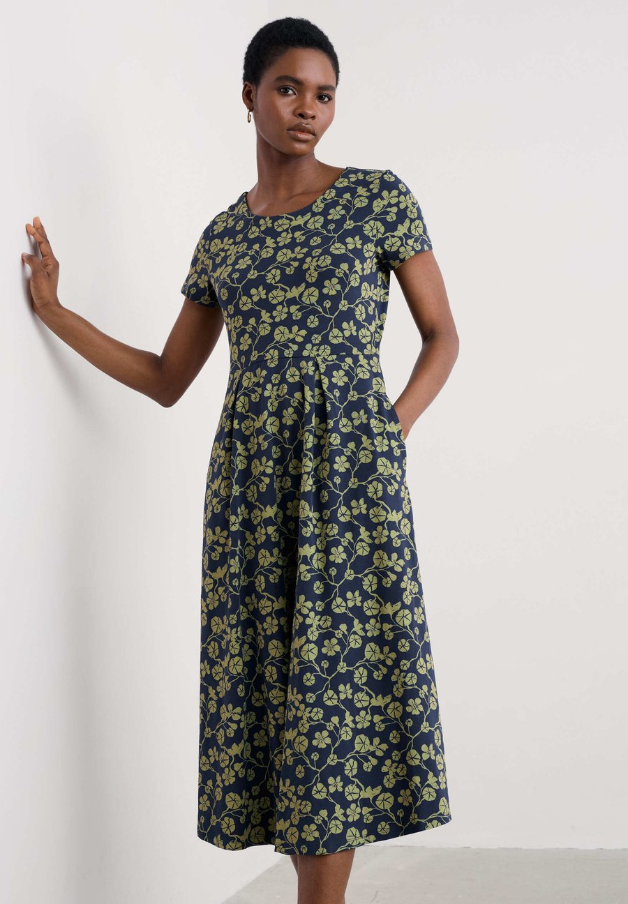 Платье Seasalt Cornwall VERONICA, Navy/Winding Nasturtiums Maritime/Dark-Blue Denim
Платье Seasalt Cornwall VERONICA, Navy/Winding Nasturtiums Maritime/Dark-Blue Denim