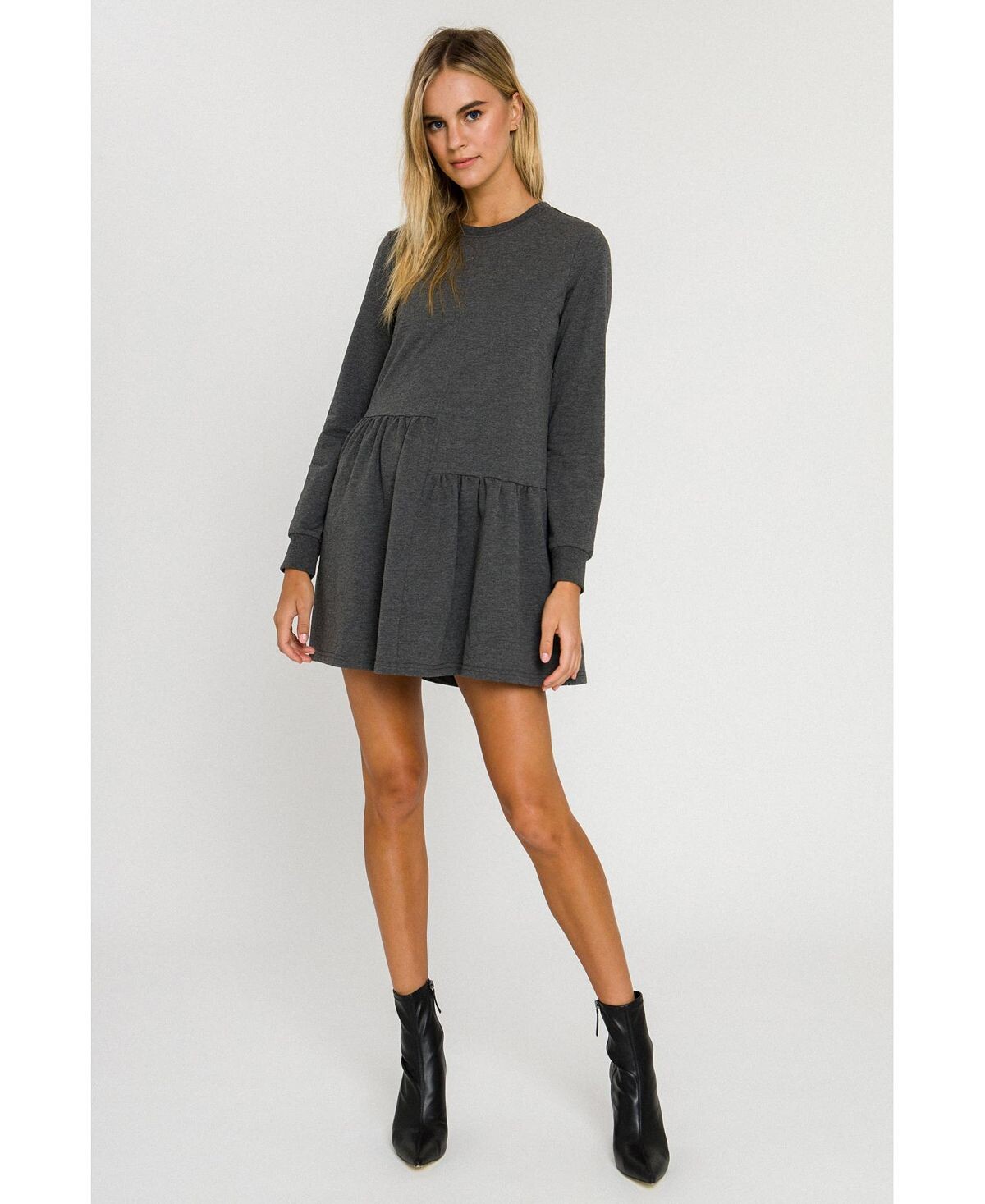 Женское трикотажное платье с несбалансированными швами English Factory
Женское трикотажное платье с несбалансированными швами English Factory