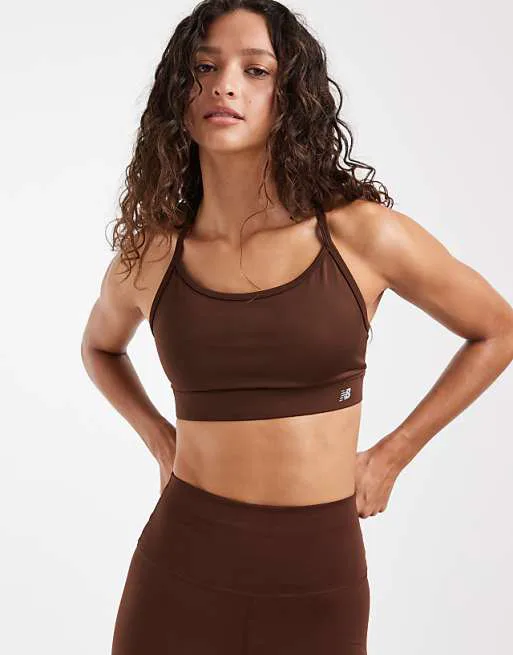 Темно-коричневый спортивный бюстгальтер New Balance Essential Yoga
Темно-коричневый спортивный бюстгальтер New Balance Essential Yoga