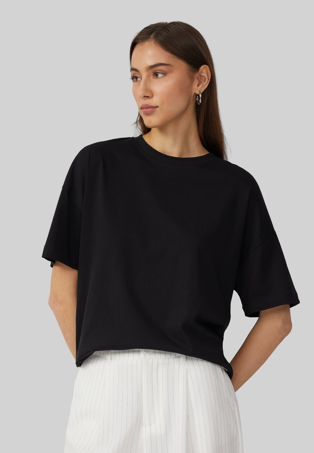 Базовая футболка QS, черный
Базовая футболка QS, черный