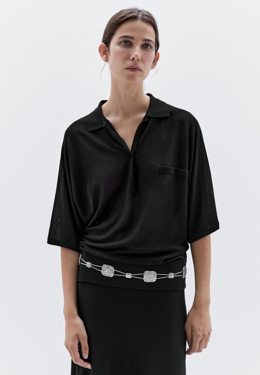 Поло Massimo Dutti FLOWING CAPE-STYLE POLO NECK, Black
Поло Massimo Dutti FLOWING CAPE-STYLE POLO NECK, Black