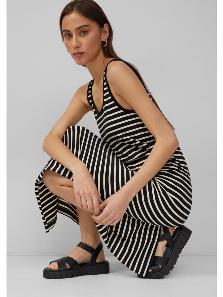 Длинное платье QS
Длинное платье QS