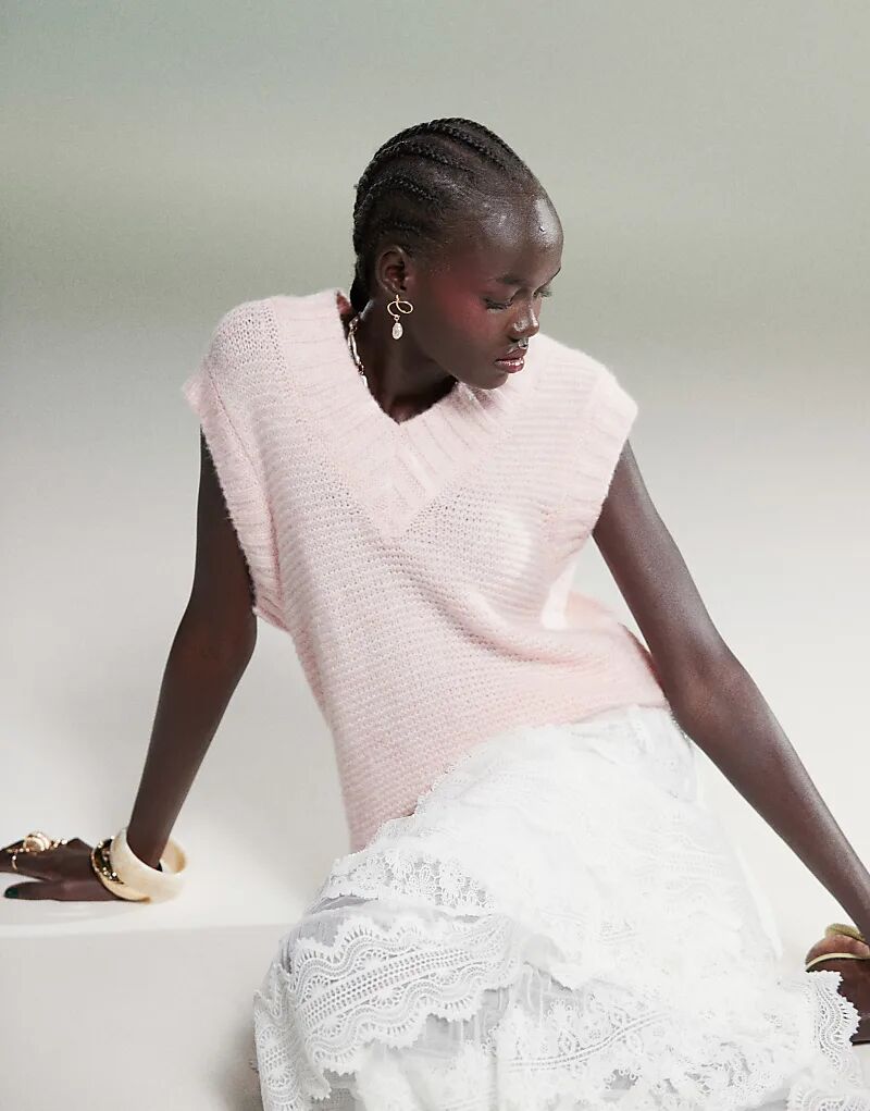 Трикотажная майка с V-образным вырезом и объемной отделкой розового цвета ASOS DESIGN
Трикотажная майка с V-образным вырезом и объемной отделкой розового цвета ASOS DESIGN