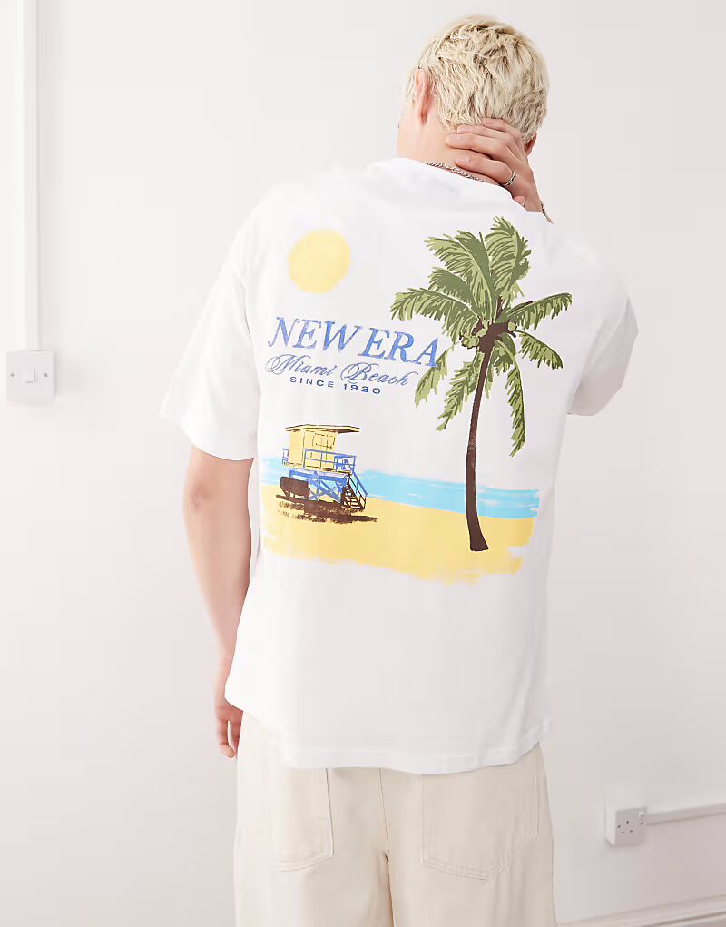Летняя футболка New Era свободного кроя с графическим рисунком на спине белого цвета 
Летняя футболка New Era свободного кроя с графическим рисунком на спине белого цвета