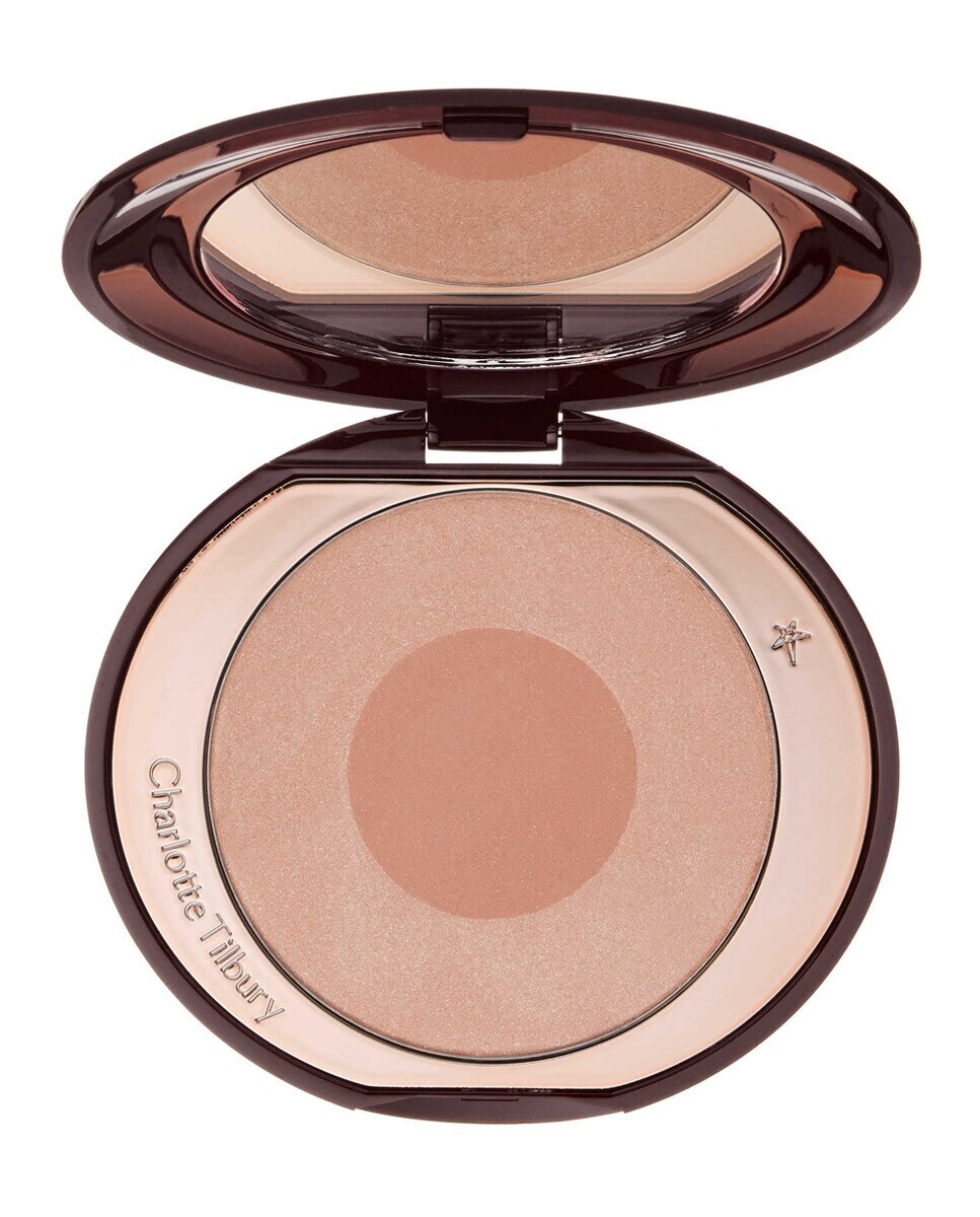 Румяна Charlotte Tilbury Cheek To Chic, оттенок First Love 
Румяна Charlotte Tilbury Cheek To Chic, оттенок First Love