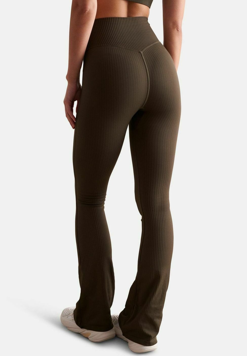 Леггинсы SEAMLESS FLARE aim’n®, хаки
Леггинсы SEAMLESS FLARE aim’n®, хаки