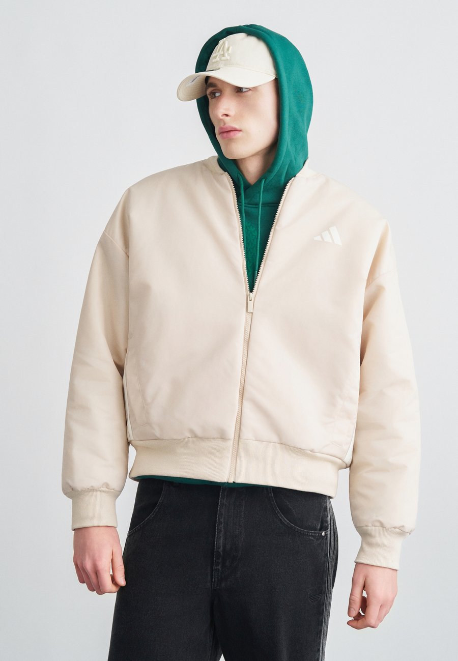 Куртка Adidas Originals STADIUM, Crystal Linen/Pure Ruby/Beige
Куртка Adidas Originals STADIUM, Crystal Linen/Pure Ruby/Beige