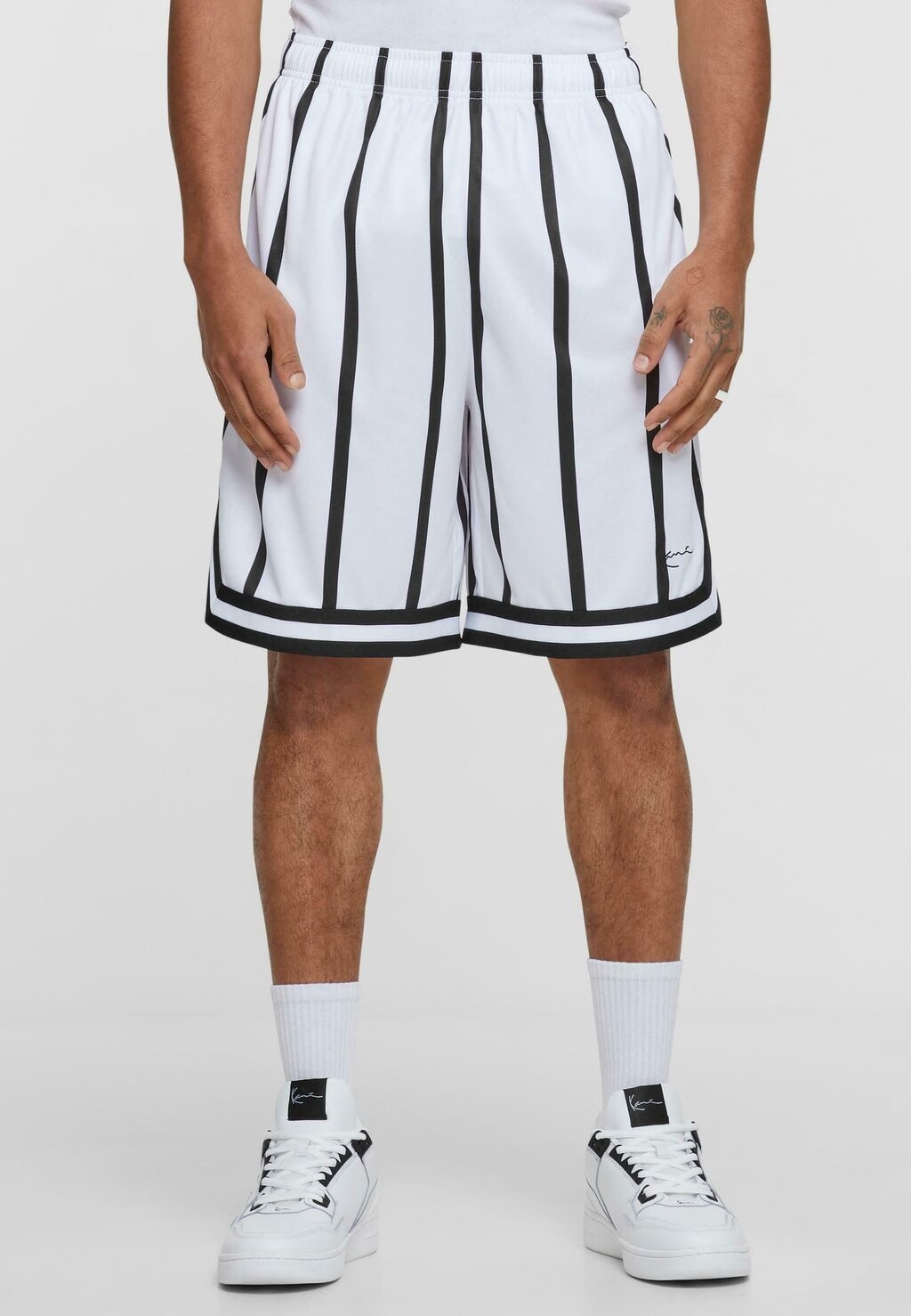 Шорты SMALL SIGNATURE STRIPED Karl Kani, цвет white black
Шорты SMALL SIGNATURE STRIPED Karl Kani, цвет white black