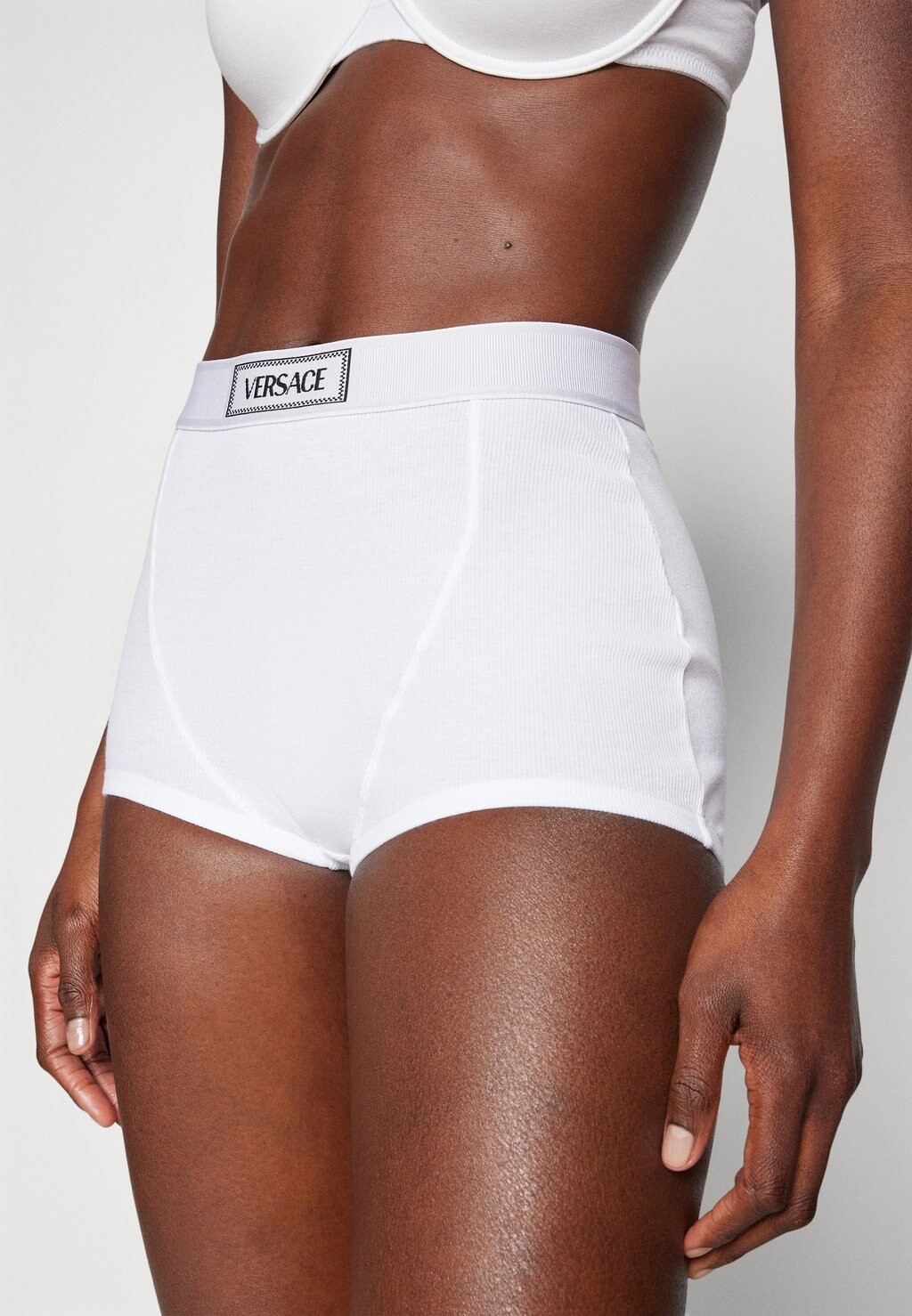 Трусы Coulotte High Waist Elastic Canet Versace, белые
Трусы Coulotte High Waist Elastic Canet Versace, белые