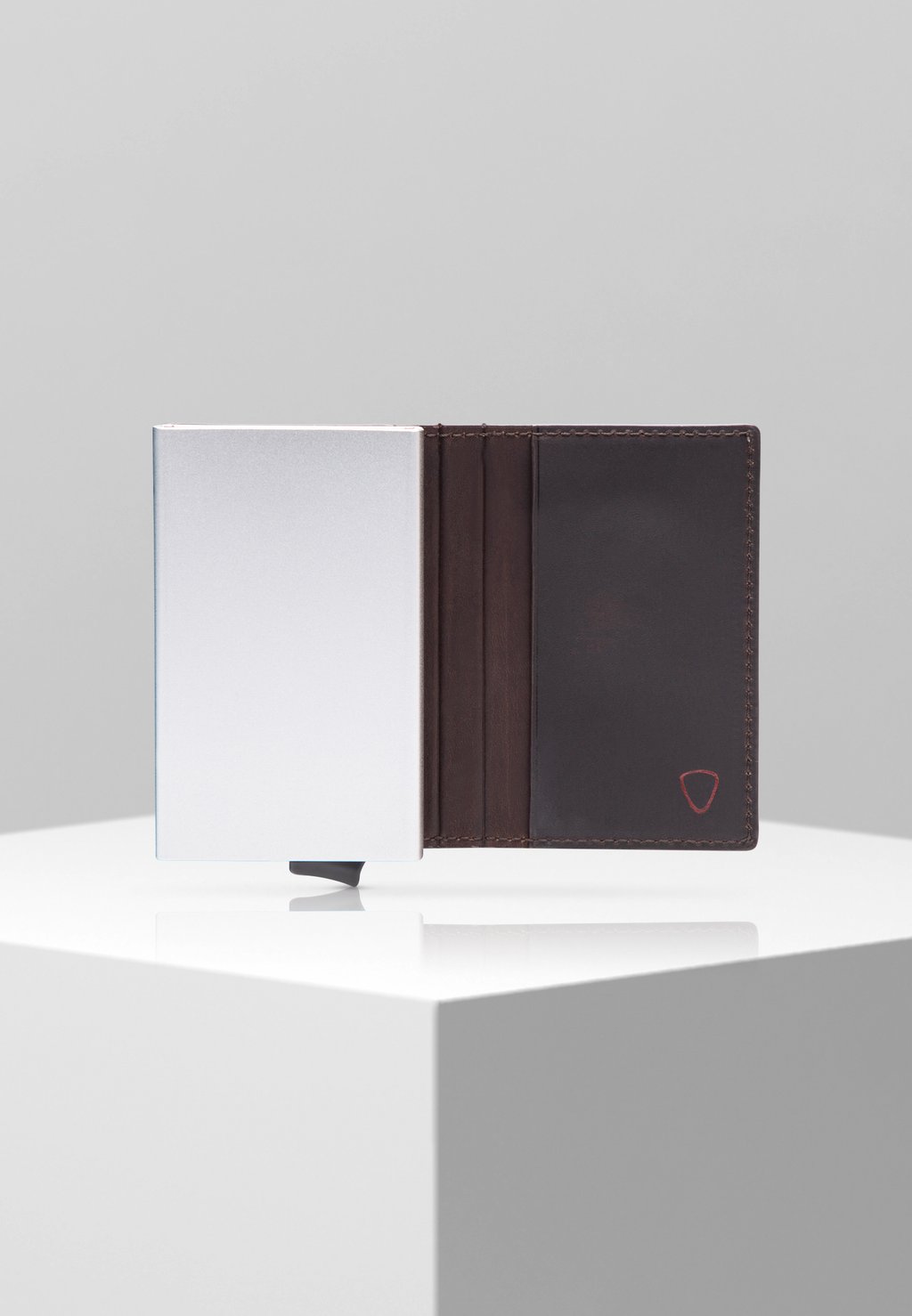 Кошелек CAMDEN C-ONE E-CAGE SV8O Strellson Premium, темно-коричневый
Кошелек CAMDEN C-ONE E-CAGE SV8O Strellson Premium, темно-коричневый