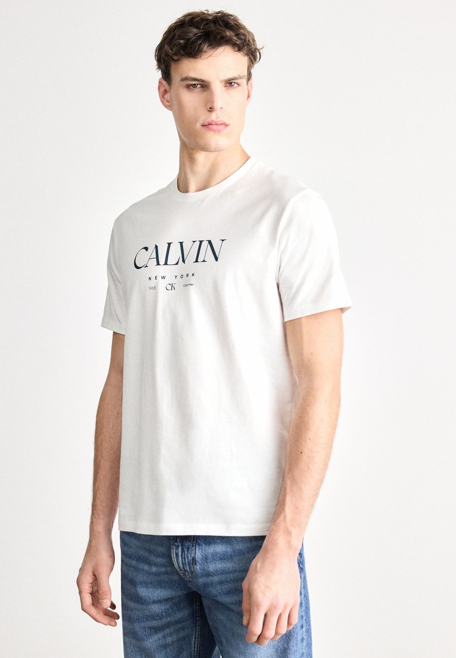 Футболка Calvin Klein GRAPHIC TEE, Brilliant White/Multi-Coloured, Белый, Футболка Calvin Klein GRAPHIC TEE, Brilliant White/Multi-Coloured
Футболка Calvin Klein GRAPHIC TEE, Brilliant White/Multi-Coloured, Белый, Футболка Calvin Klein GRAPHIC TEE, Brilliant White/Multi-Coloured