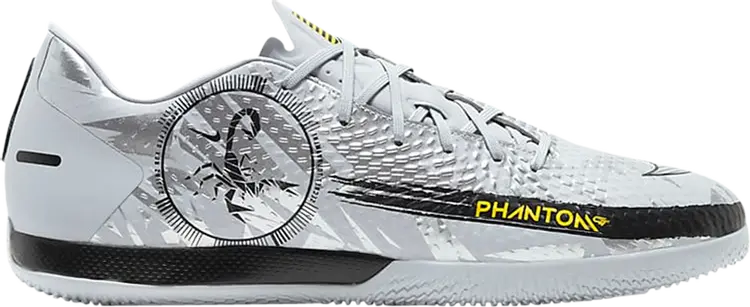 Бутсы Nike Phantom Scorpion Academy IC 'Secret Tournament Pack', серебряный
Бутсы Nike Phantom Scorpion Academy IC 'Secret Tournament Pack', серебряный
