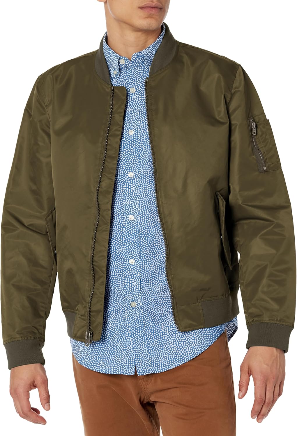 Легкая мужская куртка-бомбер Levi's MA-1 Flight на молнии, Military Olive Filled
Легкая мужская куртка-бомбер Levi's MA-1 Flight на молнии, Military Olive Filled