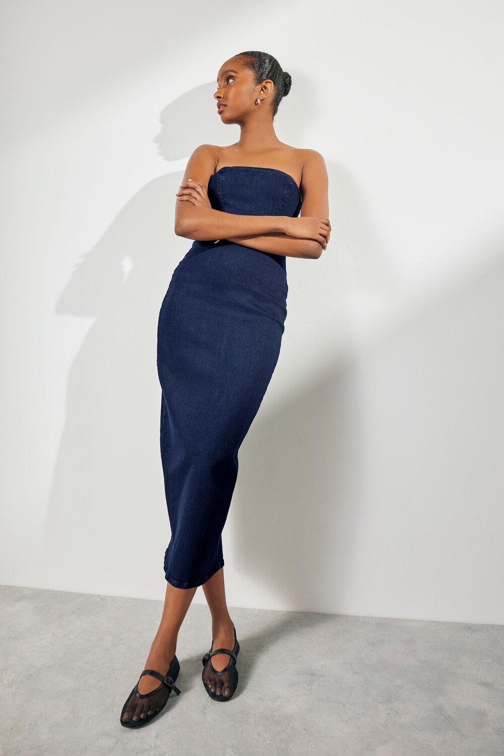 Джинсовое платье миди с вырезом-бандо Next, черный
Джинсовое платье миди с вырезом-бандо Next, черный