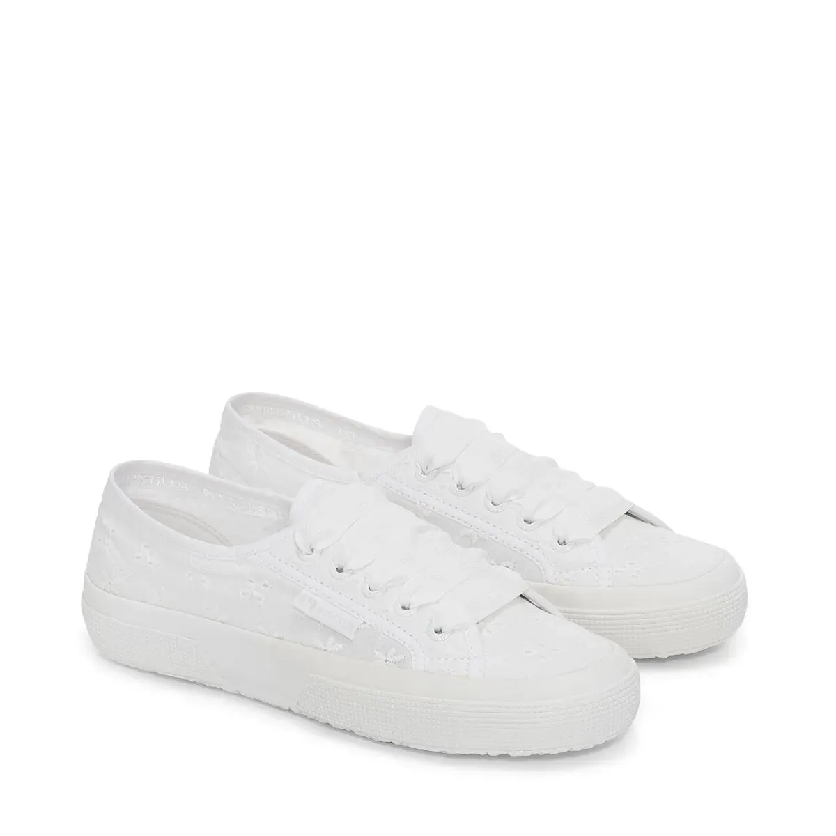 Кроссовки Superga "2750 FLOWER SANGALLO", из текстильного материала с вышивкой, белый
Кроссовки Superga "2750 FLOWER SANGALLO", из текстильного материала с вышивкой, белый
