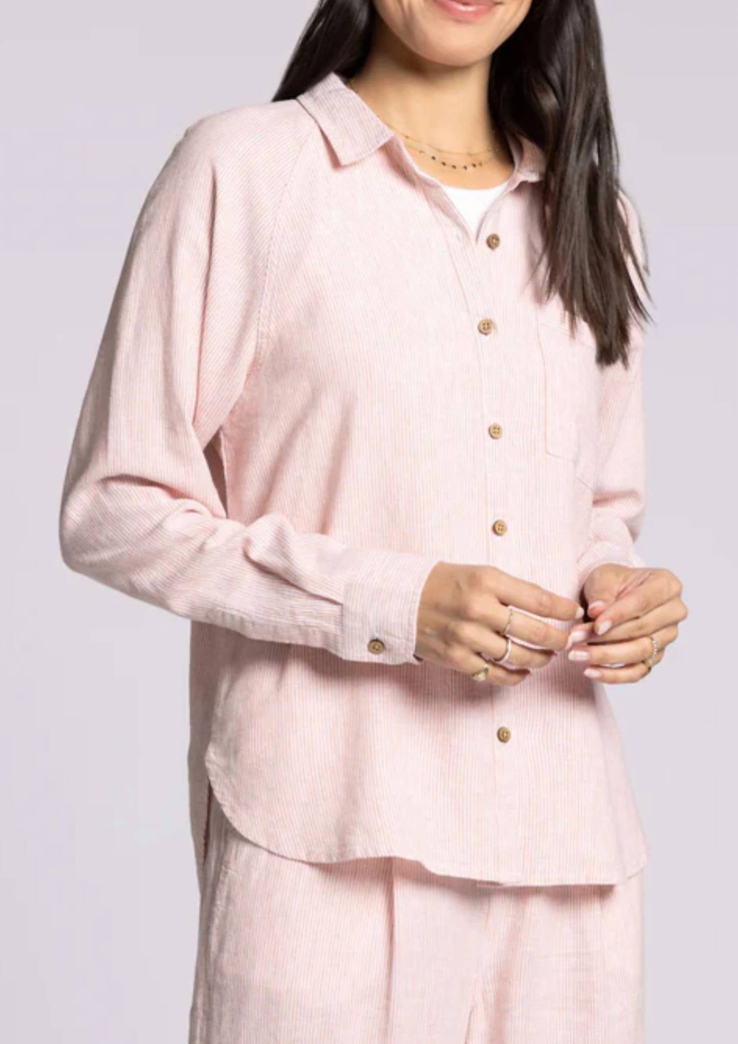 Анастасия Баттон Рубашка в цвете белая глина Thread & Supply
Анастасия Баттон Рубашка в цвете белая глина Thread & Supply