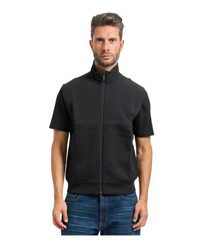 Черный свитер с жилетом на молнии по всей длине Armani Exchange, черный
Черный свитер с жилетом на молнии по всей длине Armani Exchange, черный