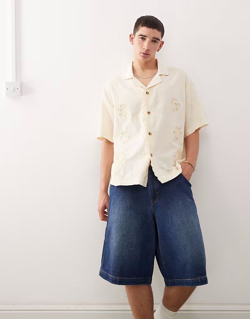 Рубашка Reclaimed Vintage с короткими рукавами и цветочной вышивкой кремового цвета
Рубашка Reclaimed Vintage с короткими рукавами и цветочной вышивкой кремового цвета