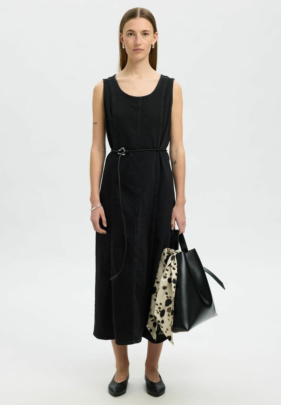 Платье Selected Femme Denim dress, Black Denim
Платье Selected Femme Denim dress, Black Denim