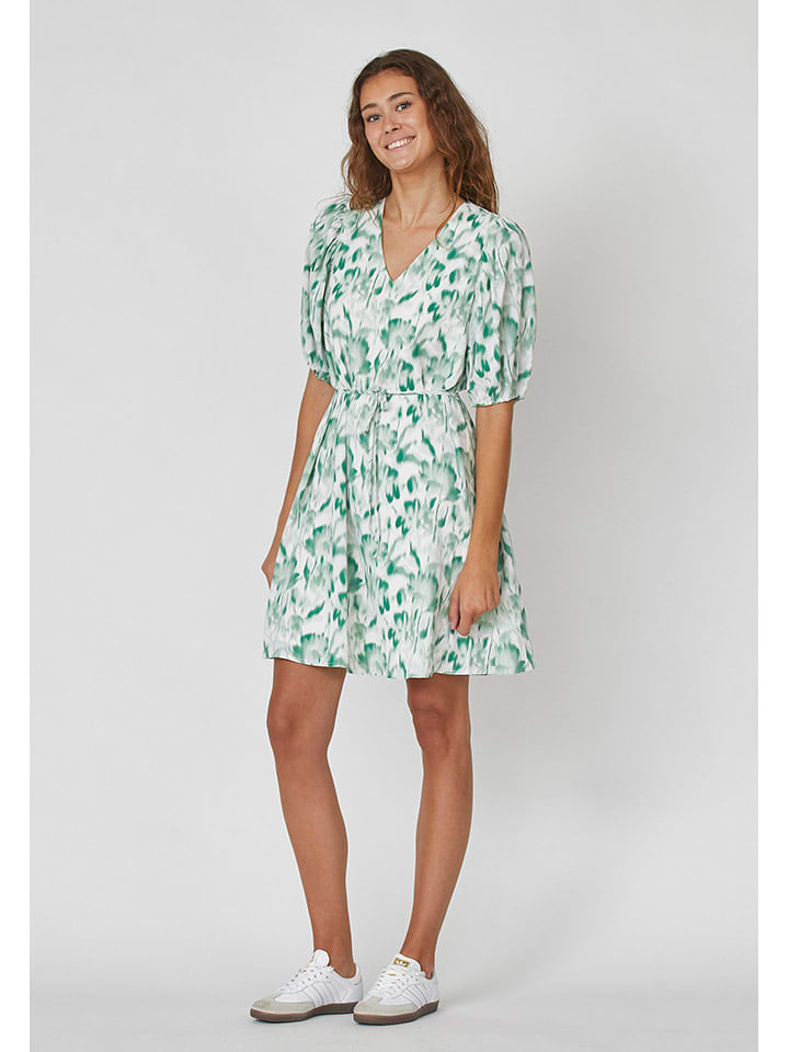 Короткое платье SisterS point, цвет grün/weiß
Короткое платье SisterS point, цвет grün/weiß