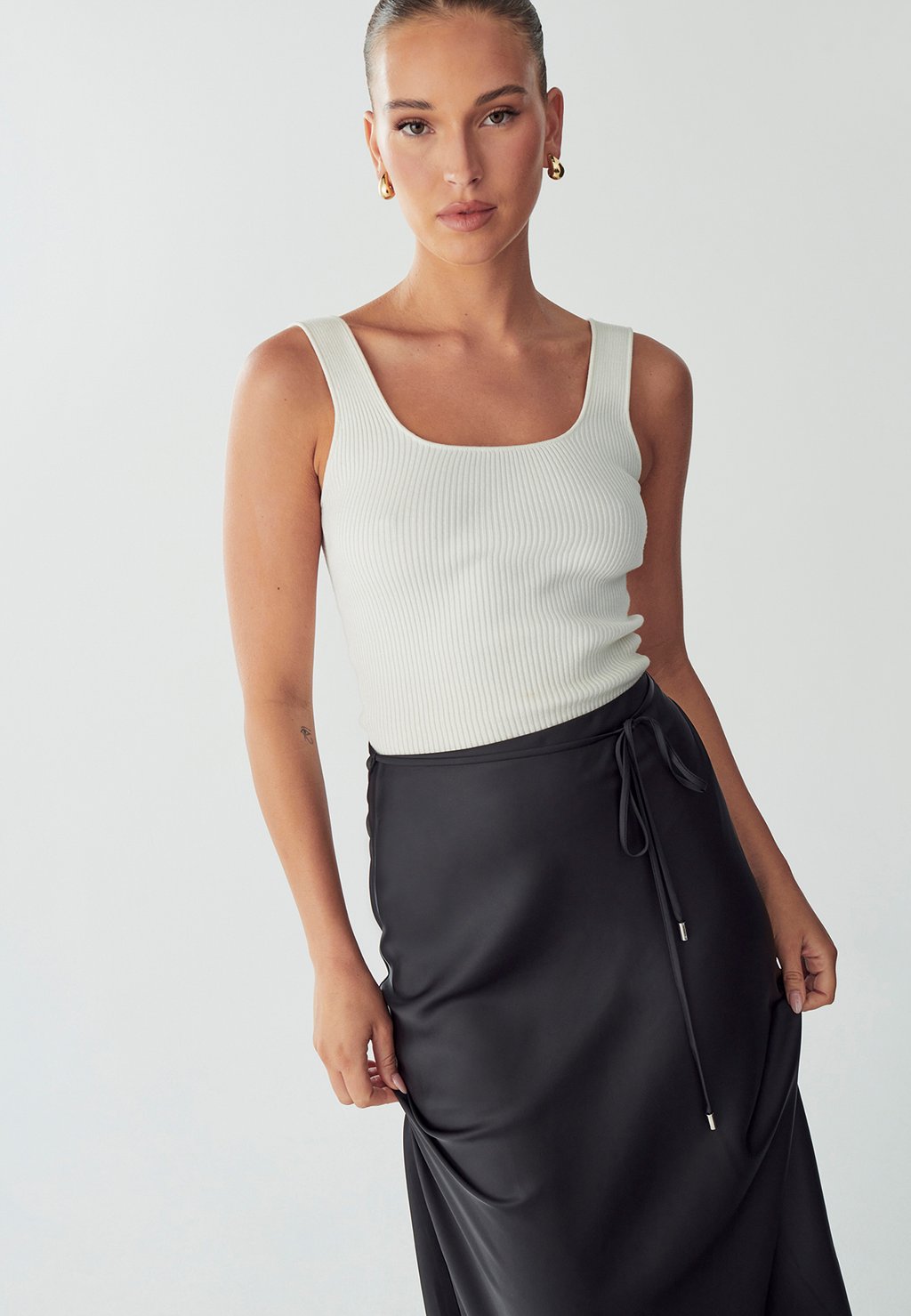 Юбка А-силуэта WILLA, черный
Юбка А-силуэта WILLA, черный