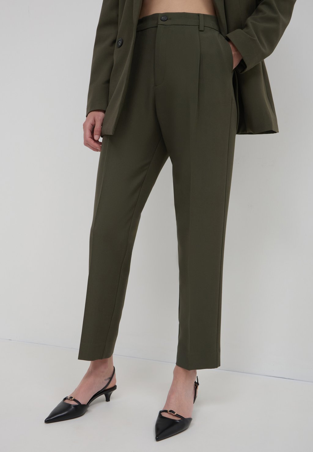 Брюки TINTA UNITA Calliope, цвет Verde
Брюки TINTA UNITA Calliope, цвет Verde