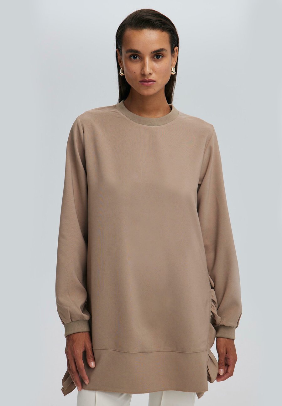 Толстовка Touché Privé RUFFLED CREPE, Mink/Sand
Толстовка Touché Privé RUFFLED CREPE, Mink/Sand