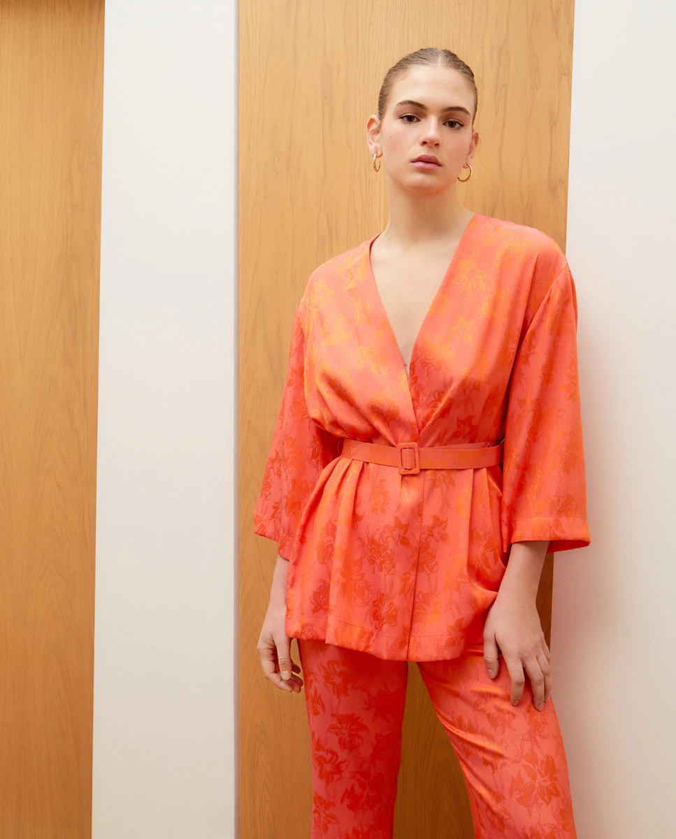 Жаккардовое кимоно с поясом Green Coast, цвет Azafrán
Жаккардовое кимоно с поясом Green Coast, цвет Azafrán