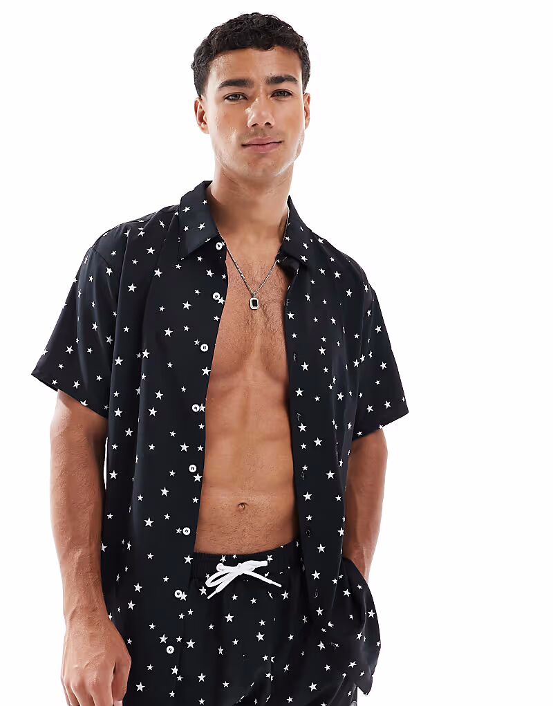 Мужская рубашка с коротким рукавом OOSC Shining star черного цвета
Мужская рубашка с коротким рукавом OOSC Shining star черного цвета