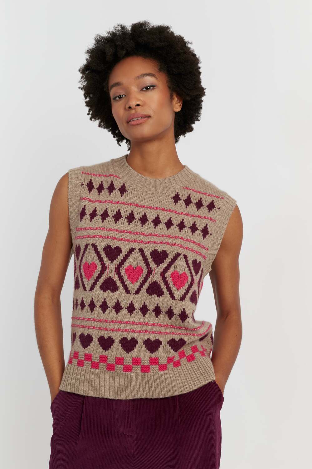 Chinti & Parker Теплая шерстяно-кашемировая майка цвета овсянки с сердечками и бриллиантами
Chinti & Parker Теплая шерстяно-кашемировая майка цвета овсянки с сердечками и бриллиантами