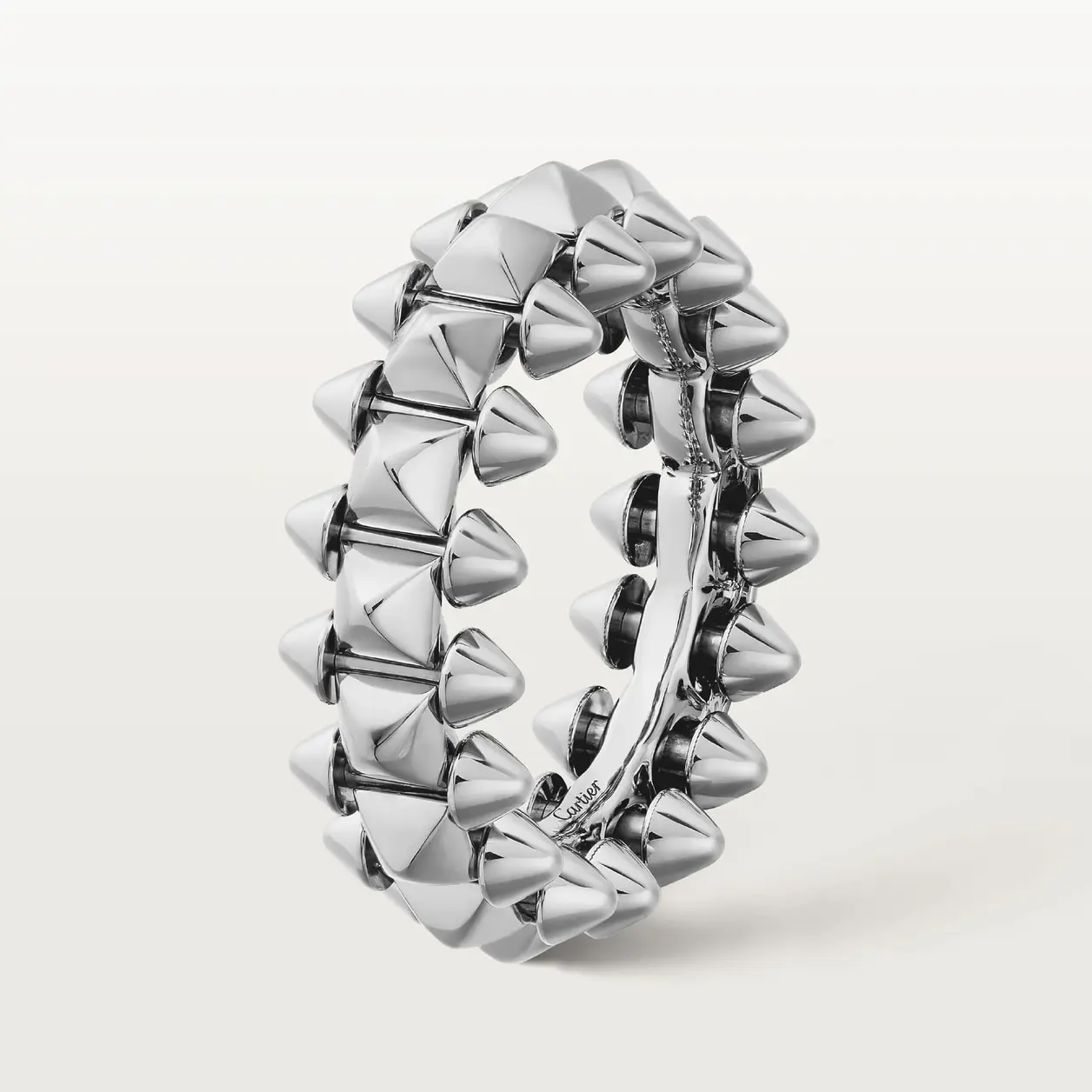 Кольцо Cartier Clash de Cartier Medium, родированное белое золото
Кольцо Cartier Clash de Cartier Medium, родированное белое золото