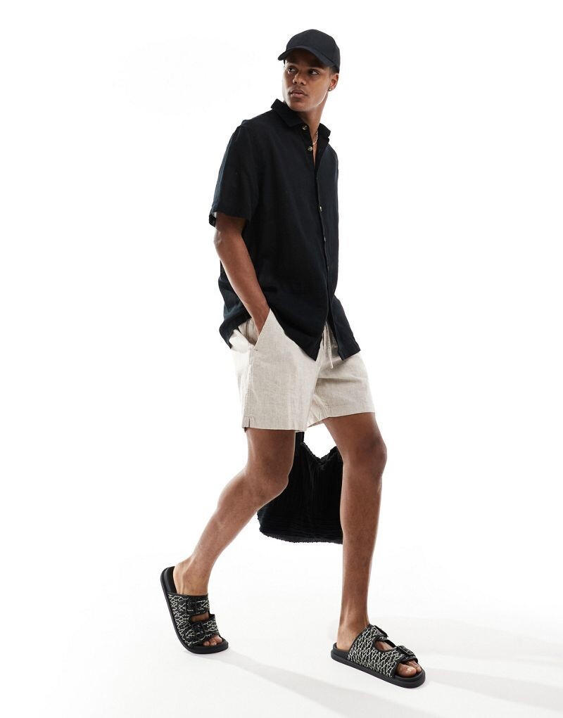 Черная свободная фактурная рубашка с накладными карманами ASOS DESIGN
Черная свободная фактурная рубашка с накладными карманами ASOS DESIGN