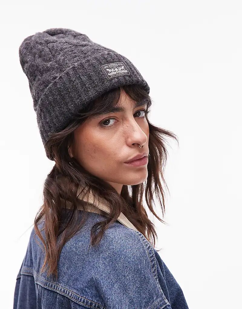 Вязаная шапочка-бини с логотипом Levi's черного цвета
Вязаная шапочка-бини с логотипом Levi's черного цвета