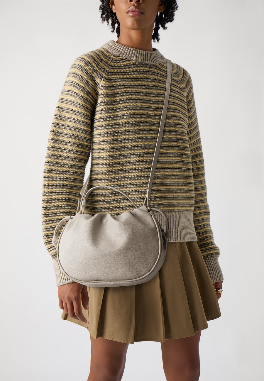 Сумка Pieces PCBALLOON LARGE, Chrome Grey/Silver-Coloured
Сумка Pieces PCBALLOON LARGE, Chrome Grey/Silver-Coloured