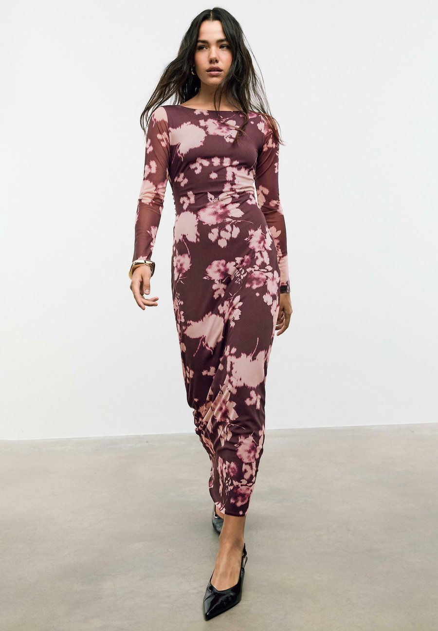 Платье Stradivarius Maxi dress, Dark Red
Платье Stradivarius Maxi dress, Dark Red