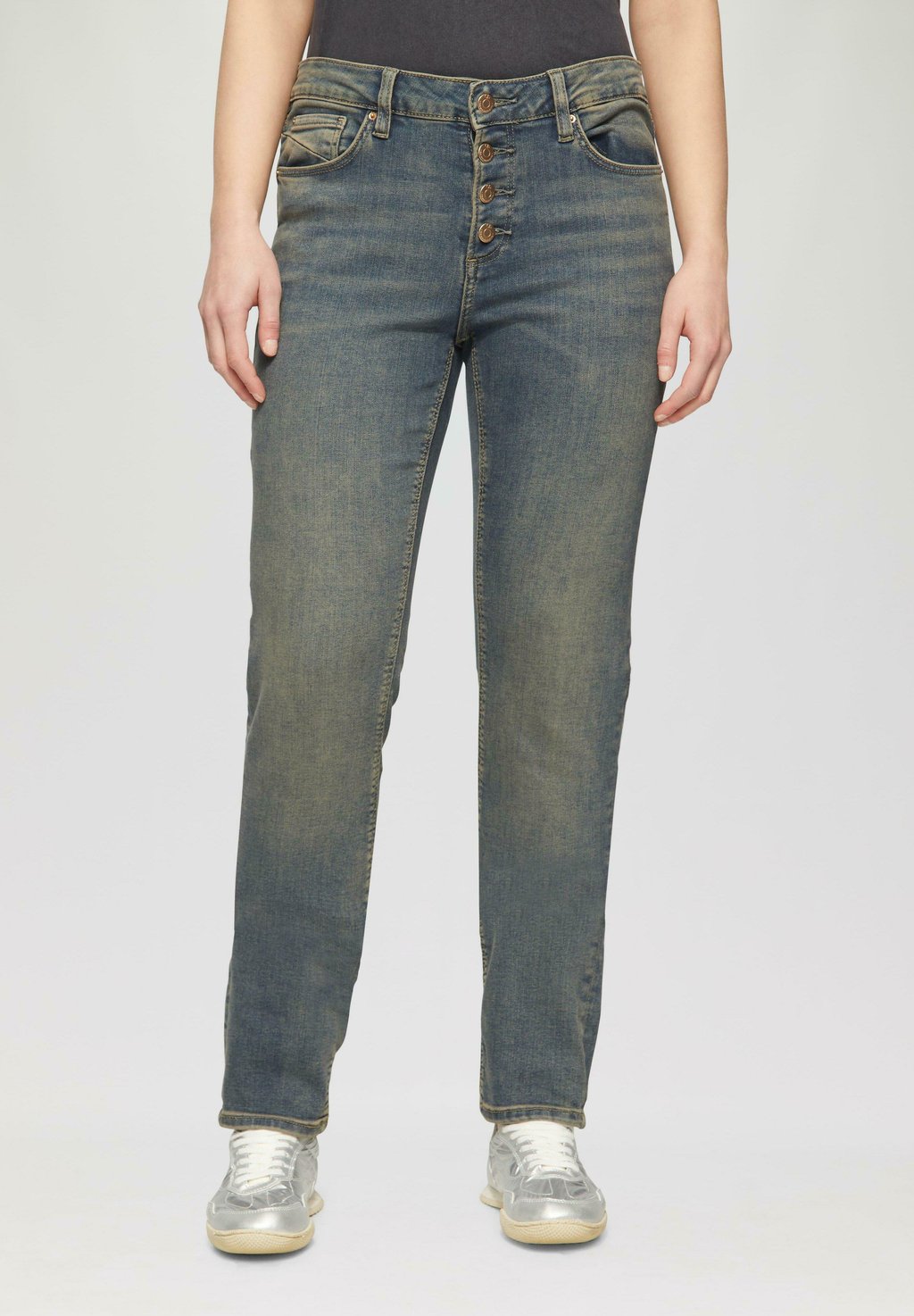 Джинсы облегающего кроя CATIE TAILLE MI-HAUTE BRAGUETTE BOUTONNÉE QS, деним
Джинсы облегающего кроя CATIE TAILLE MI-HAUTE BRAGUETTE BOUTONNÉE QS, деним