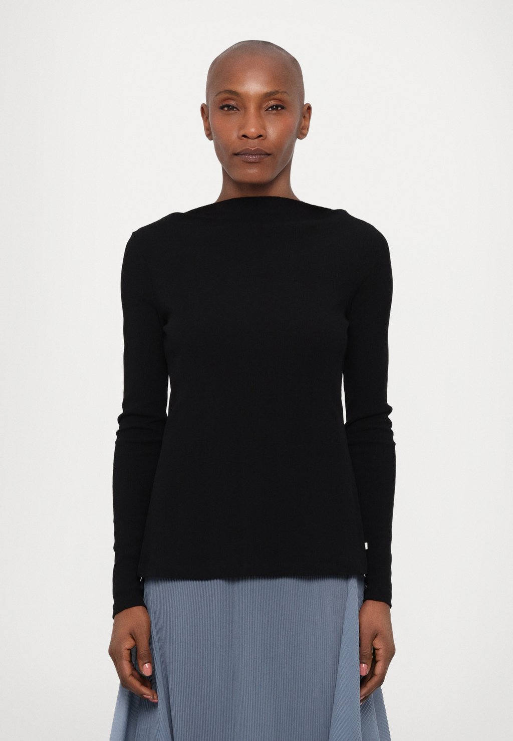 Топ с длинными рукавами LONG SLEEVE CLOSED, черный
Топ с длинными рукавами LONG SLEEVE CLOSED, черный