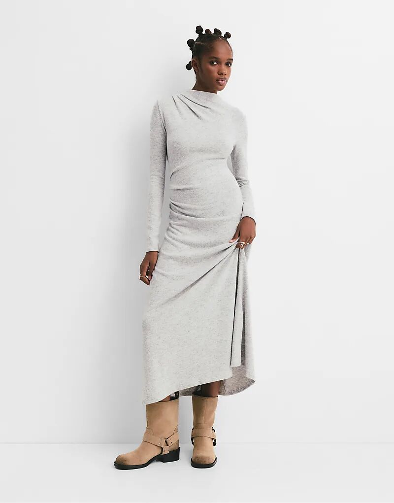 Мягкое на ощупь платье миди Pull&Bear со сборками бледно-серого цвета
Мягкое на ощупь платье миди Pull&Bear со сборками бледно-серого цвета