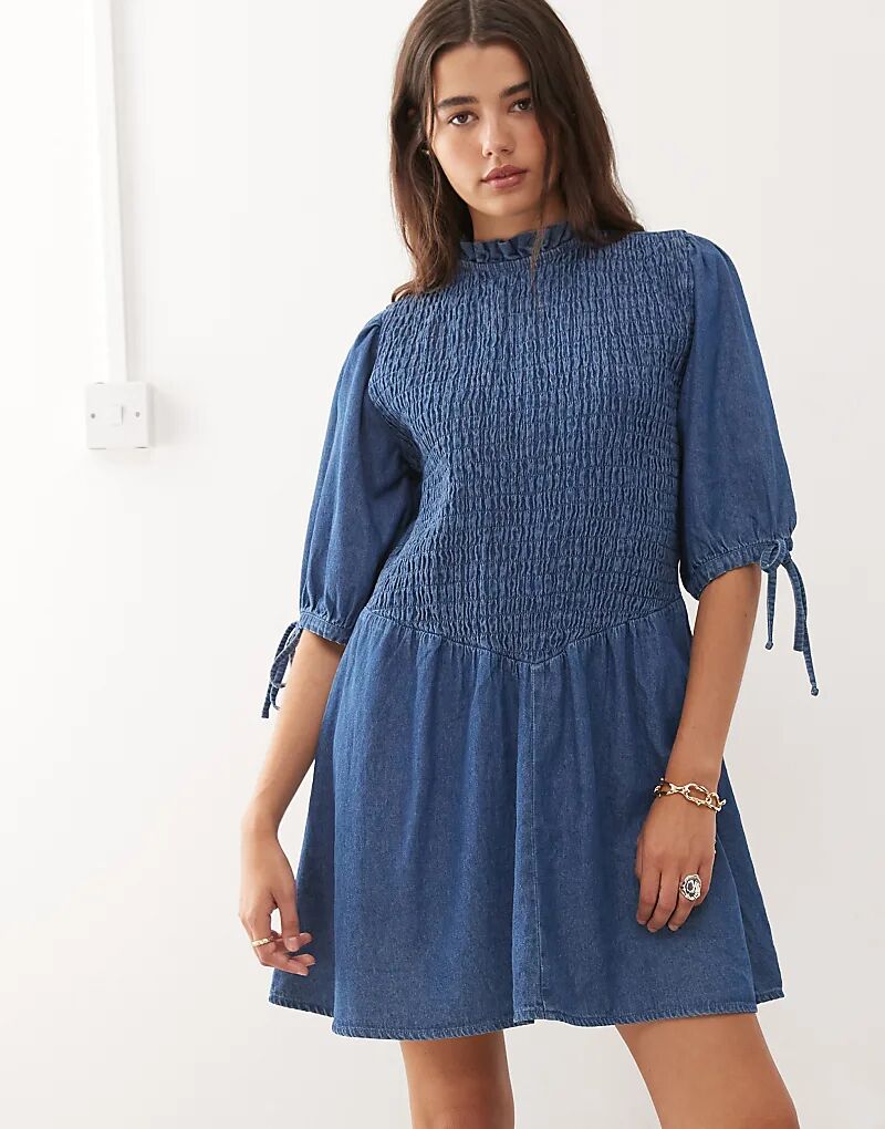 Мини-платье из денима Reclaimed Vintage с присборенным лифом и заниженной талией, средне-синего цвета
Мини-платье из денима Reclaimed Vintage с присборенным лифом и заниженной талией, средне-синего цвета