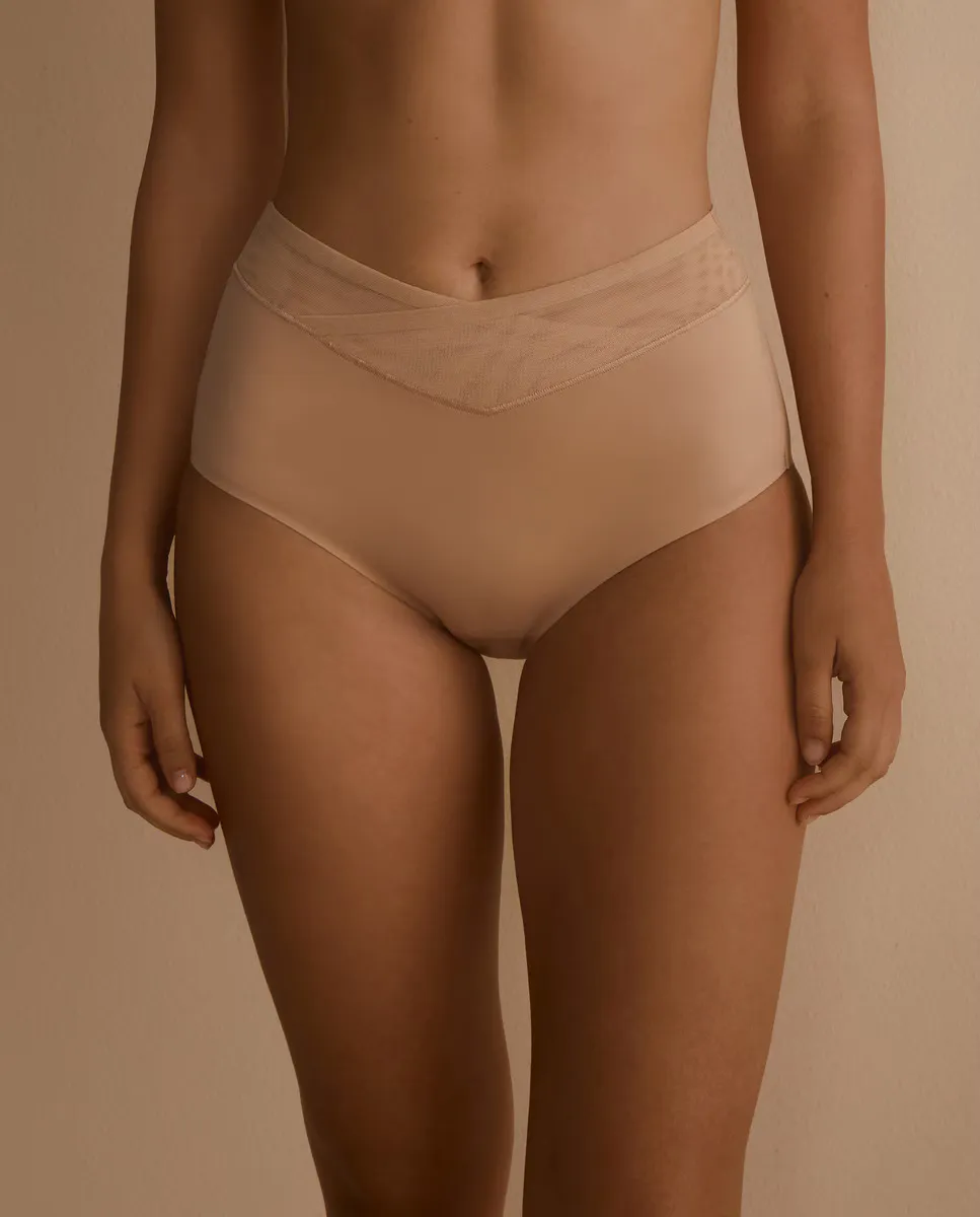 Классические женские трусики Triumph с перекрестной отделкой, бежевый
Классические женские трусики Triumph с перекрестной отделкой, бежевый